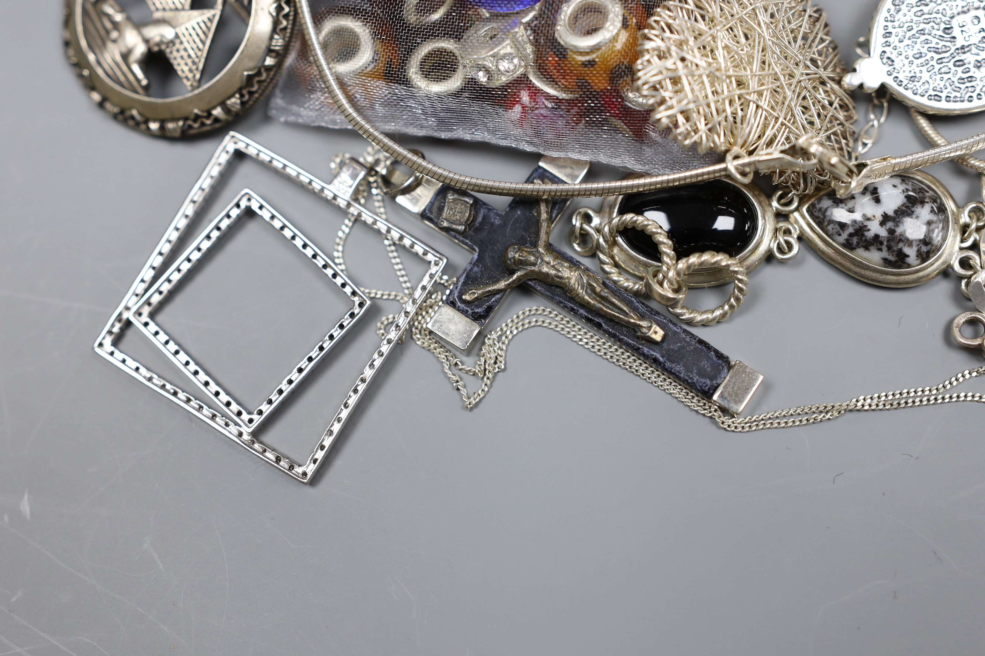 A quantity of white metal and other jewellery